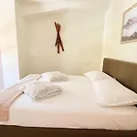 Maison Poluc - Chiaro Di Luna Lejlighedshotel
