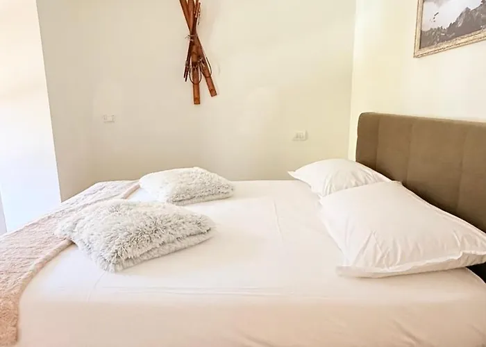 Lejlighedshotel Maison Poluc - Chiaro Di Luna Champoluc